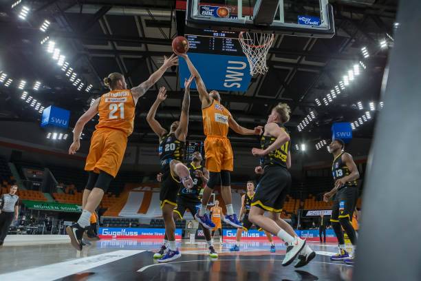 其影响力与 其影响力与