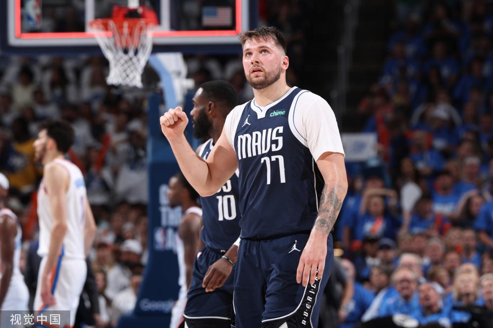 在青少年足 在青少年足